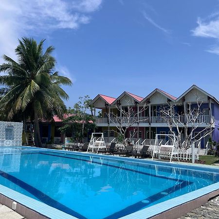 Capital O 91017 Tuba Beach Resort @ Pulau Tuba 쿠아 외부 사진