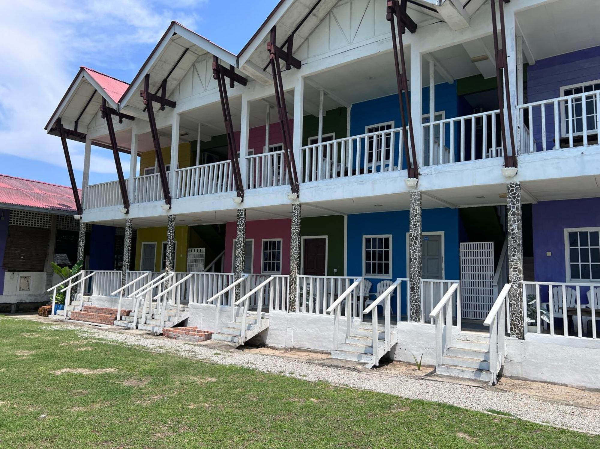 Capital O 91017 Tuba Beach Resort @ Pulau Tuba 쿠아 외부 사진