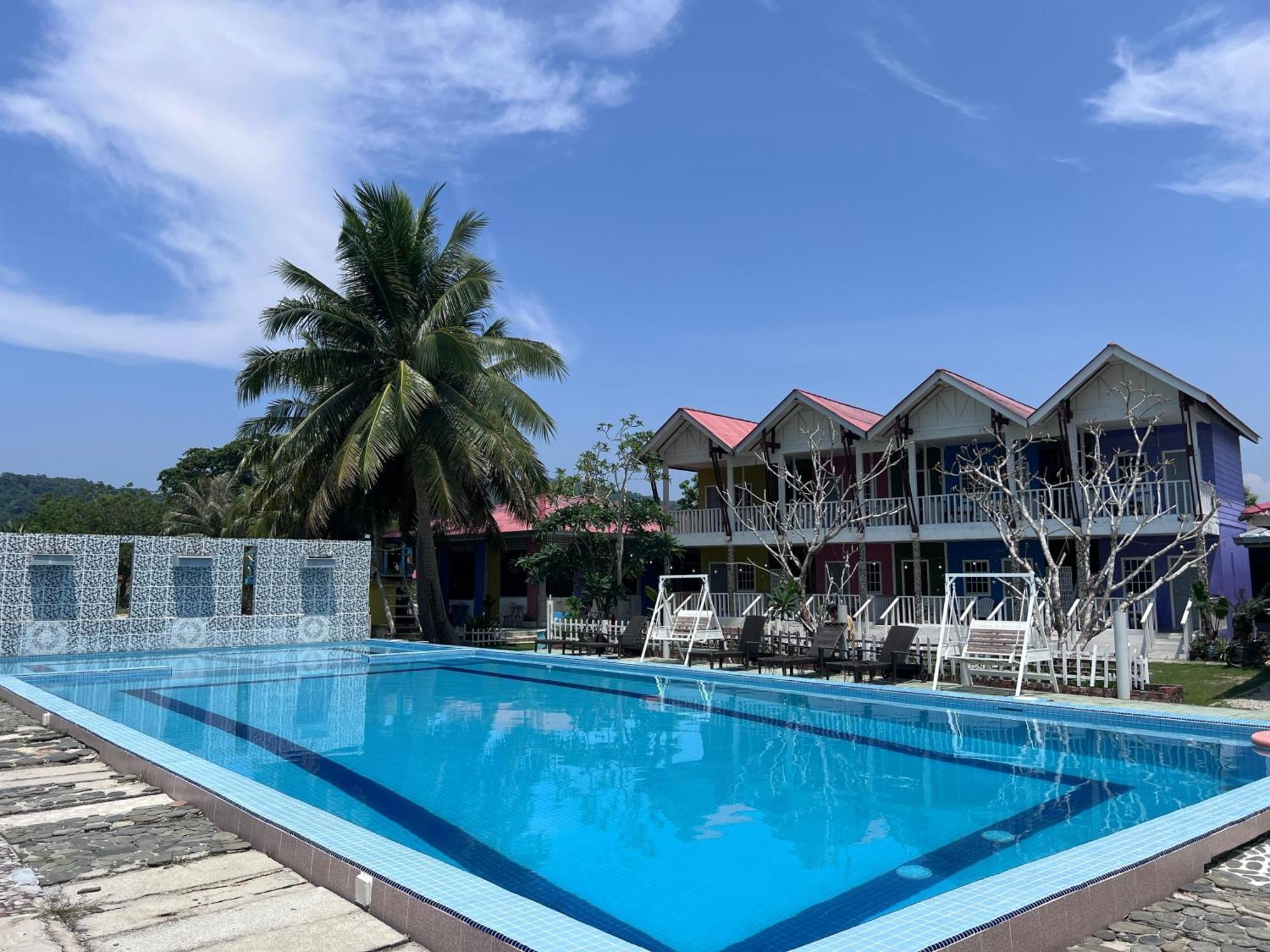 Capital O 91017 Tuba Beach Resort @ Pulau Tuba 쿠아 외부 사진